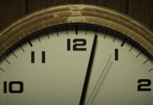 Twelve Minutes reloj